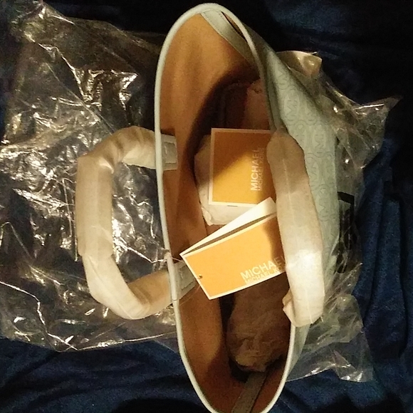 Michael Kors The Jodie Purse in pale ocean - Picture 2 of 7